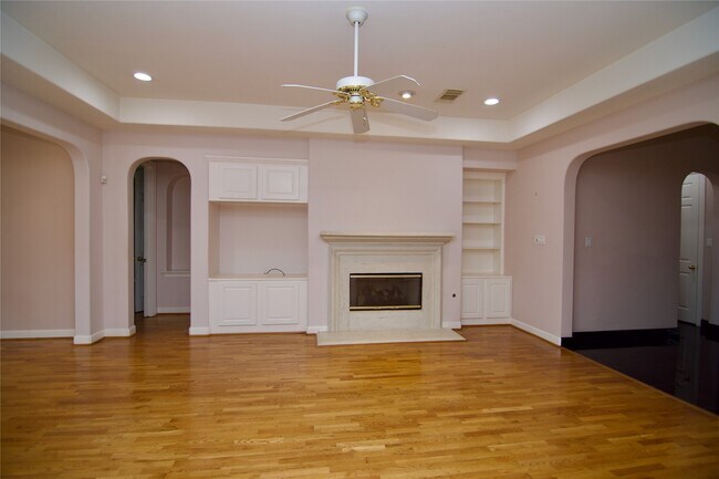 Building Photo - 3015 Bonnebridge Way Blvd