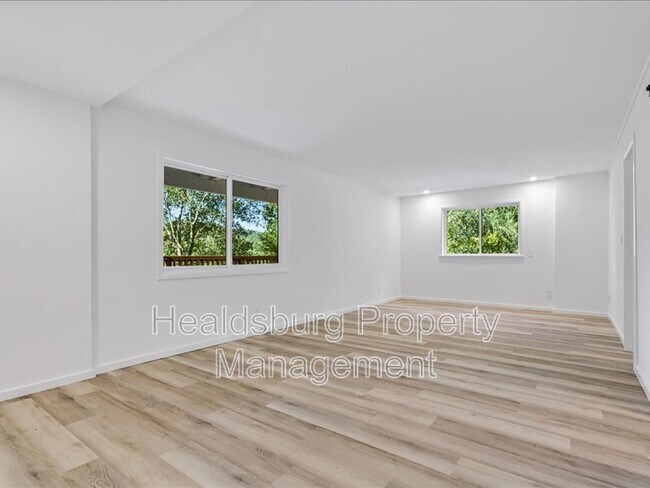 Building Photo - 2054 Madrone Ave