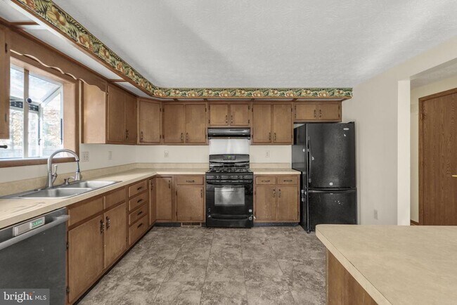 Building Photo - 22397 Armstrong Dr