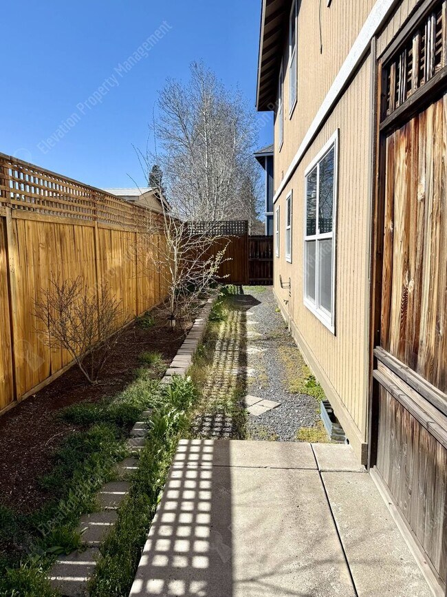 Building Photo - Updated 3 BR/2.5  BA with new flooring and paint!