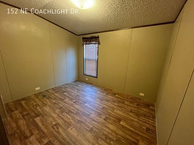Building Photo - 152 Coachlight Dr