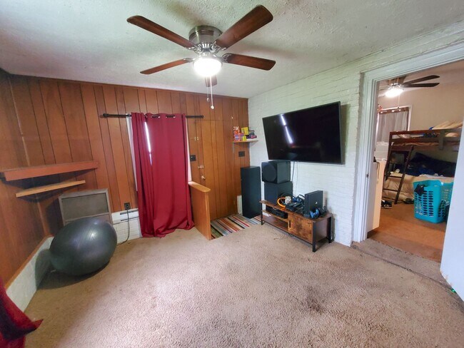 Building Photo - 326 Lower Alden Dr
