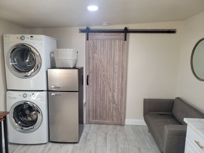 Building Photo - 325 Wilson Ave