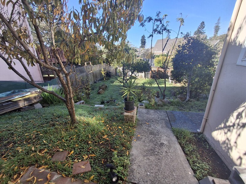 Building Photo - 1132 Sutter St