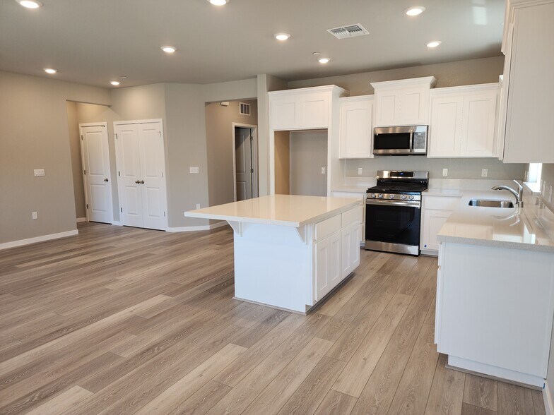 Building Photo - 2145 Longmire Loop