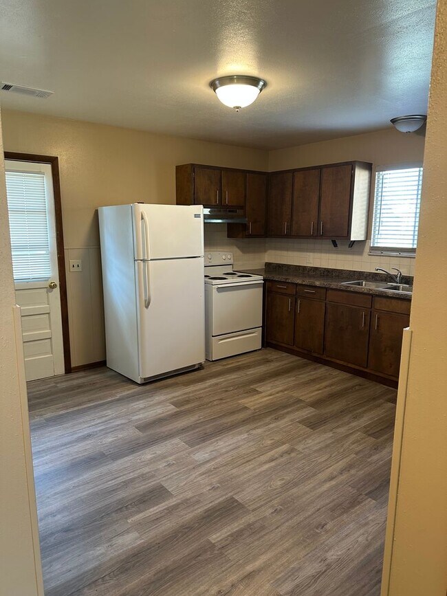 Building Photo - 607 E Jefferson Ave