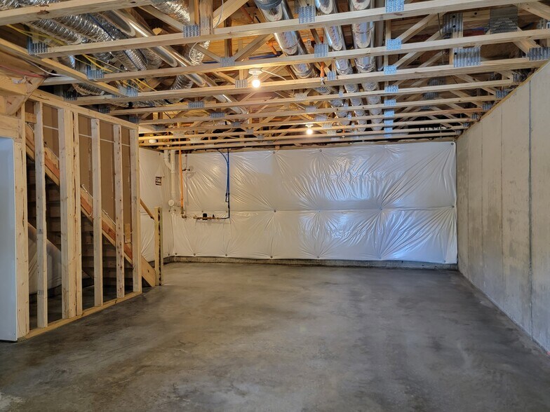 Building Photo - 2 Kuechler Ct