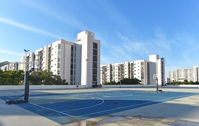 Building Photo - 17021 N Bay Rd