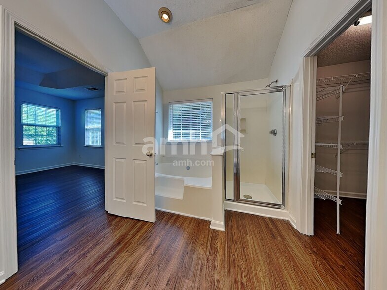 Building Photo - 14519 John Beck Dr