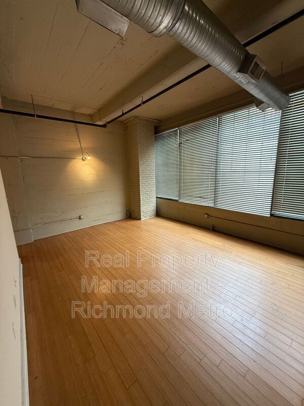 Building Photo - 815 Perry St