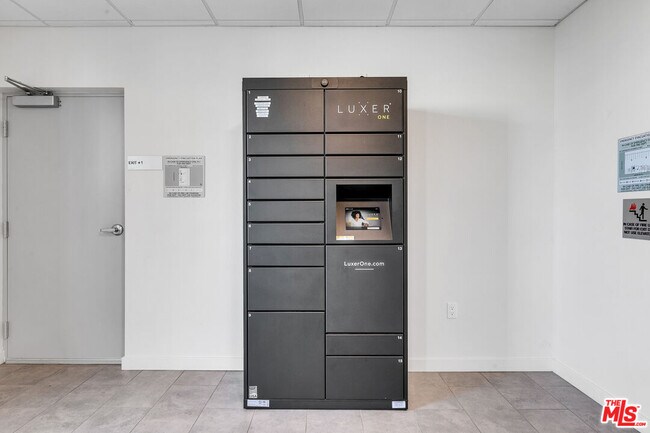 Building Photo - 3567 Chesapeake Ave