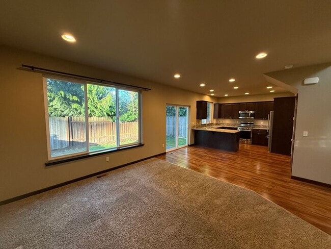 Building Photo - 713 Park Ln