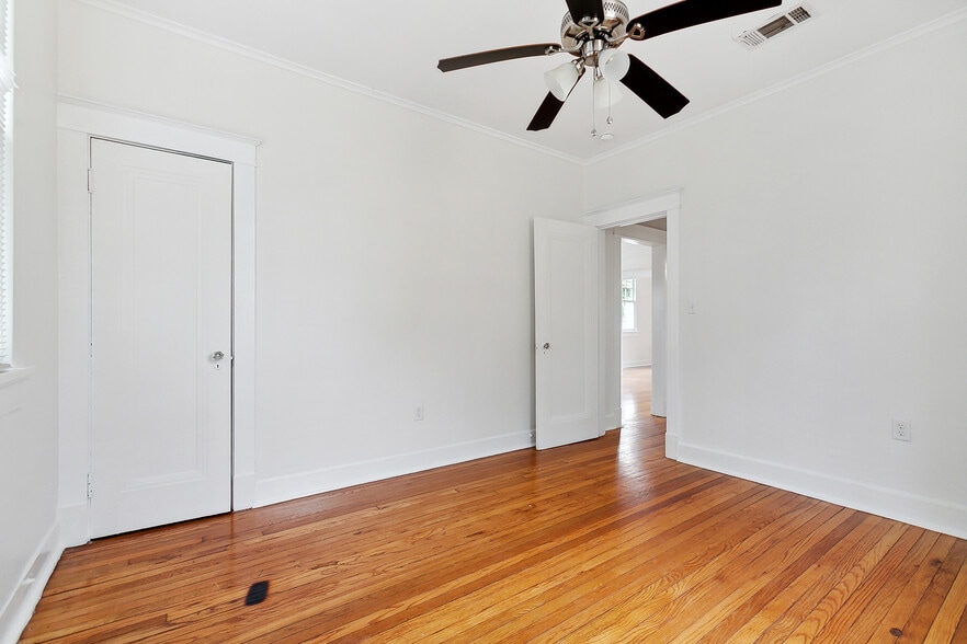 Building Photo - 3615 Louisiana Ave Pkwy