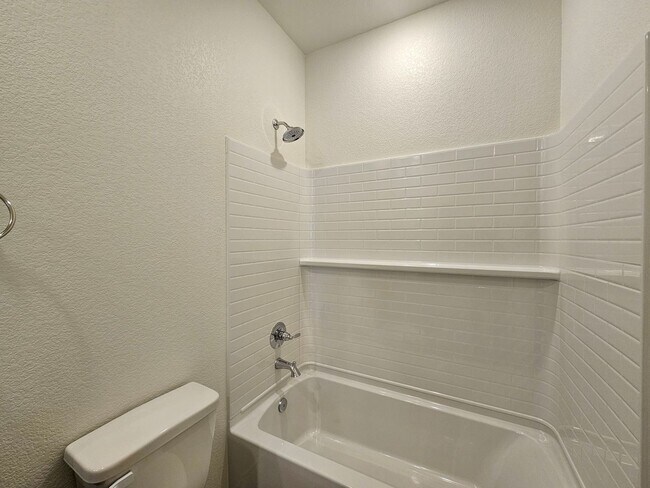 Building Photo - 644 Pacific Crest Trl