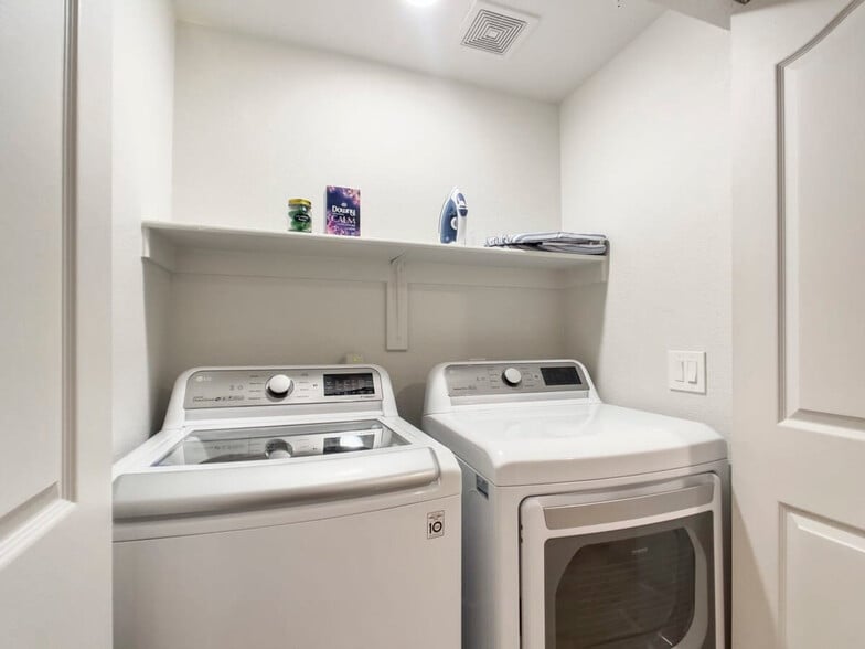 Building Photo - 14201 N 70th Way