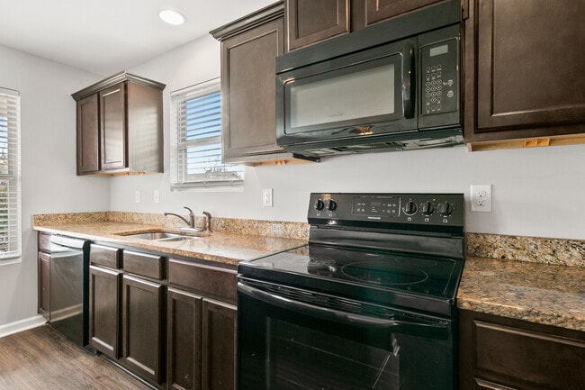 Building Photo - 16411 Waterbury Ln