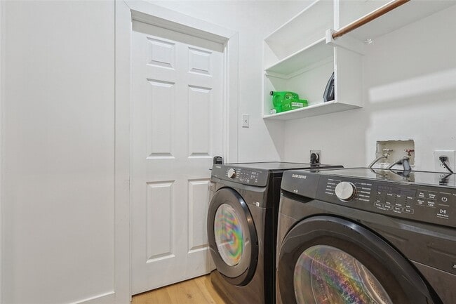 Building Photo - 1088 Pondview Dr