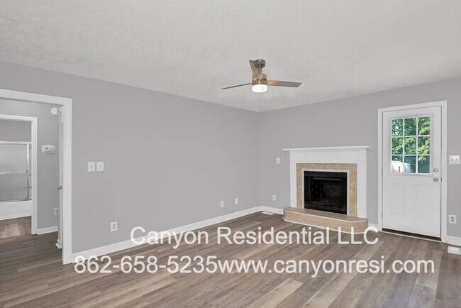 Building Photo - Beautiful home with 3 bedrooms!