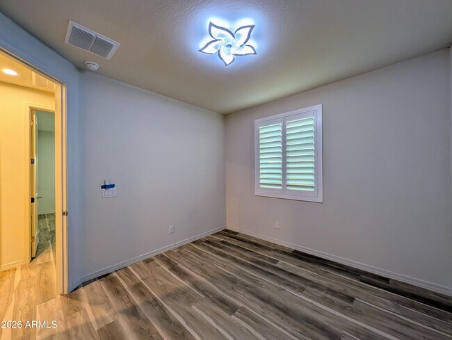 Building Photo - 5902 N 86th Dr