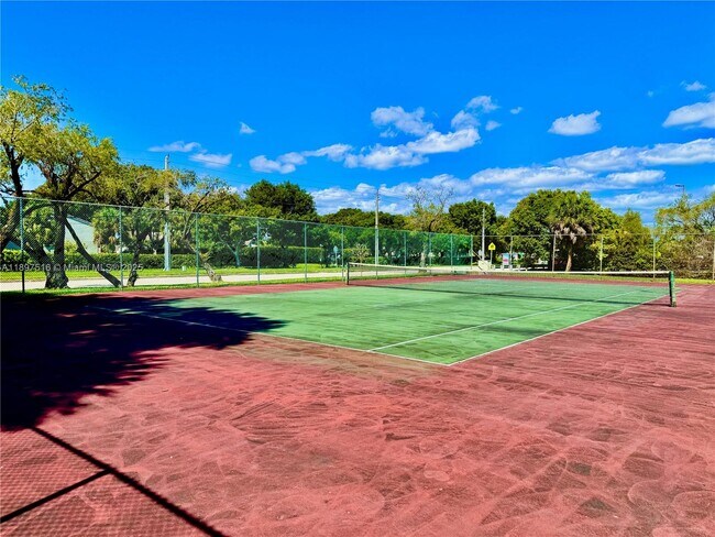 Building Photo - 10825 SW 112th Ave