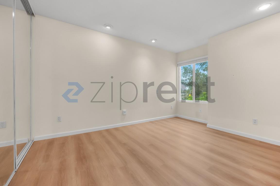 Building Photo - Unit 226