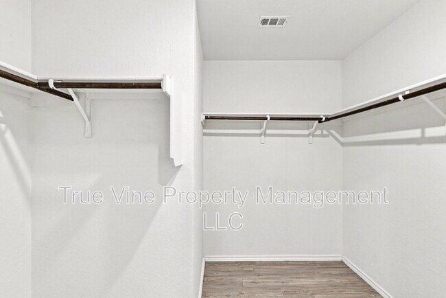 Building Photo - 2906 Millikan Dr