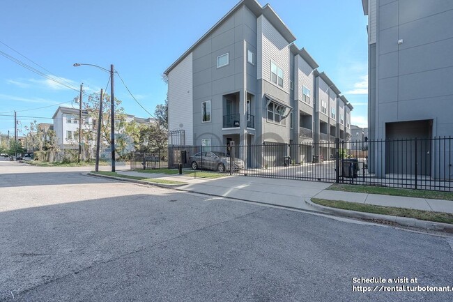 Building Photo - 2852 Cline St