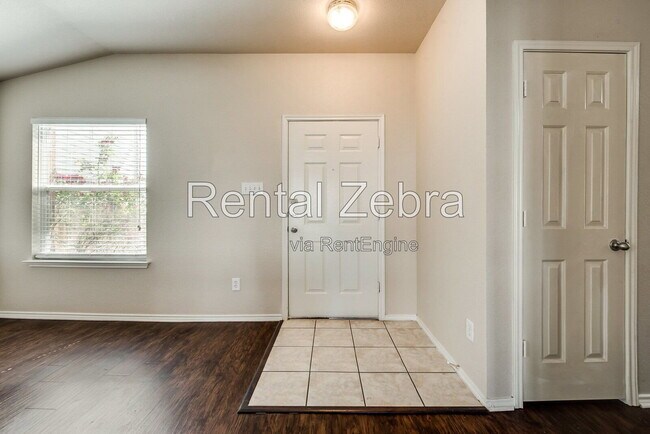 Building Photo - 752 Vista Verde Dr