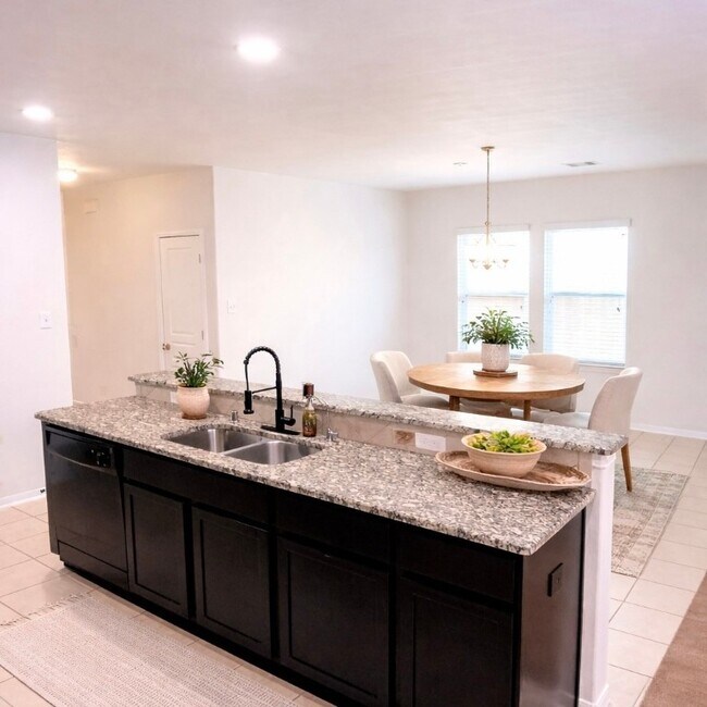 Building Photo - 8626 Willet St