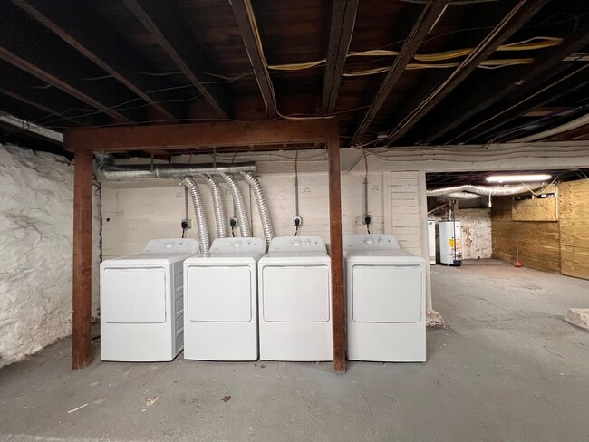 Building Photo - Spacious 1BR apartment with office/ 2nd bedroom.