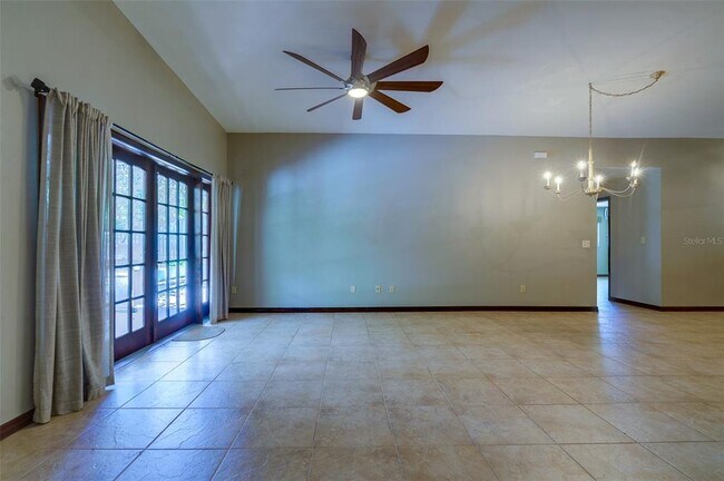 Building Photo - 215 Garden Cir