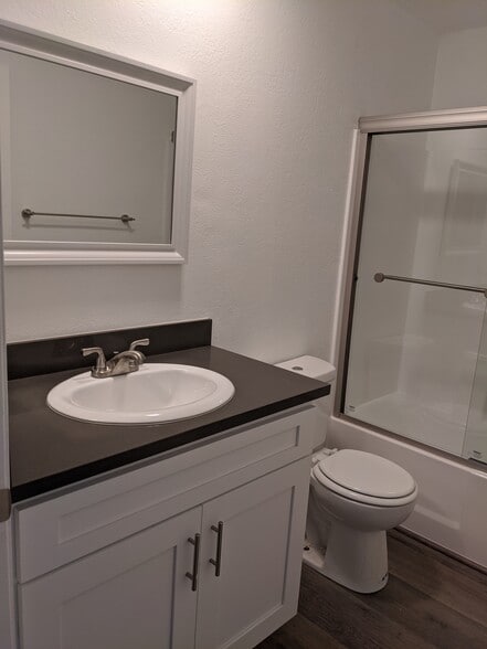 Hallway Bathroom - 10255 Riverside Dr