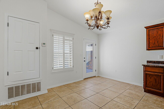 Building Photo - 14350 S Cave Ave