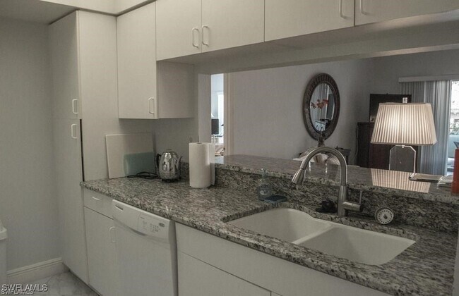 Building Photo - 5817 Glencove Dr