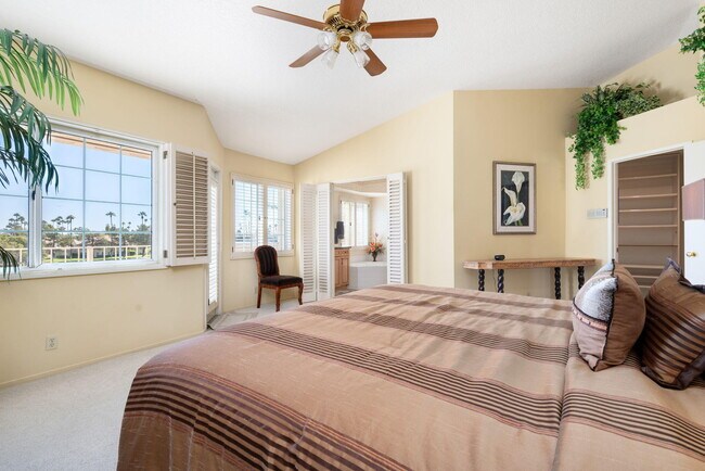 Building Photo - 260 Vista Royale Cir E