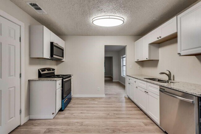 Building Photo - 3305 Avenue L