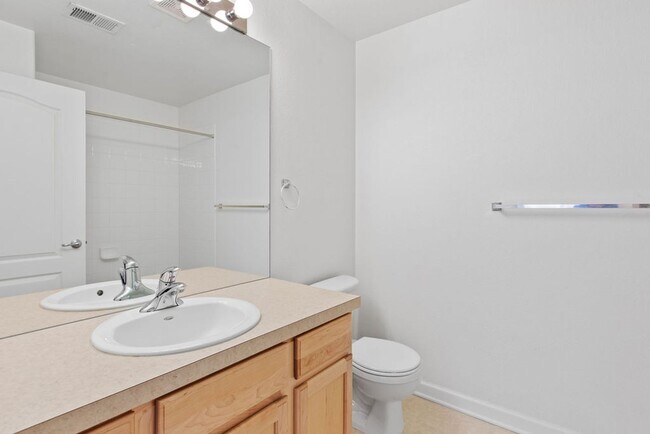 Building Photo - Students Welcome! Bright and Spacious 2-Bedroom, 2-Bath Condo in South Loveland