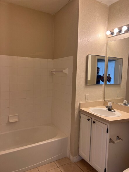 Building Photo - 1400 Lake Shadow Cir