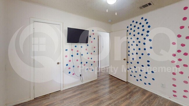 Building Photo - 409 Stoneybrook Dr