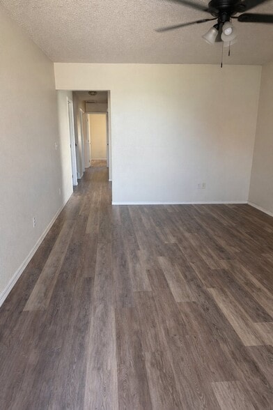 Building Photo - 1305 N Willow Dr