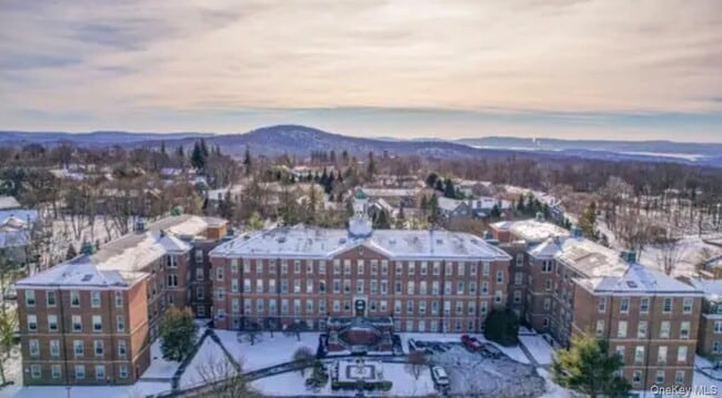 Building Photo - 3311 Villa at the Woods