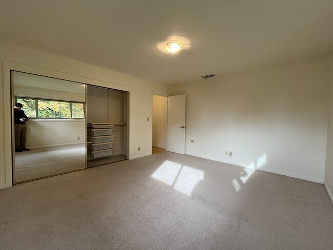 Building Photo - ATA2332