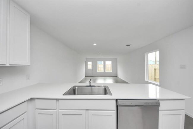 Building Photo - 18036 le gotte