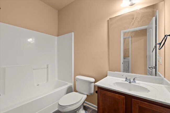 Building Photo - 5 Bedroom in Buford. Great School