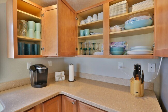 Building Photo - 3 Bedroom/ 2.5 Bath Oceanfront Condo, Blocks from Flagler Ave