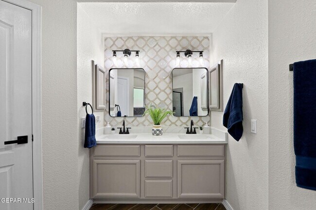 Building Photo - 3121 Tierra Paola Ln