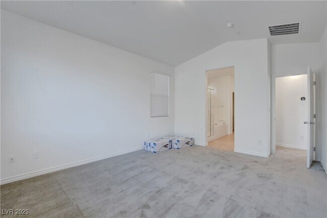 Building Photo - 882 Sycamore Falls St