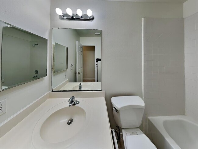 Building Photo - 10719 Scenic Dr