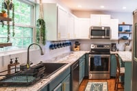 Building Photo - Adorable home available within 2 weeks of signing