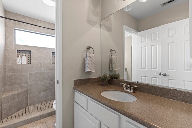 Building Photo - 63 W Lasting Spring Cir